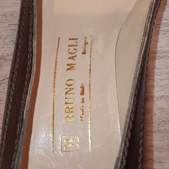 Bruno Magli women's shoes - Picture 2 of 7